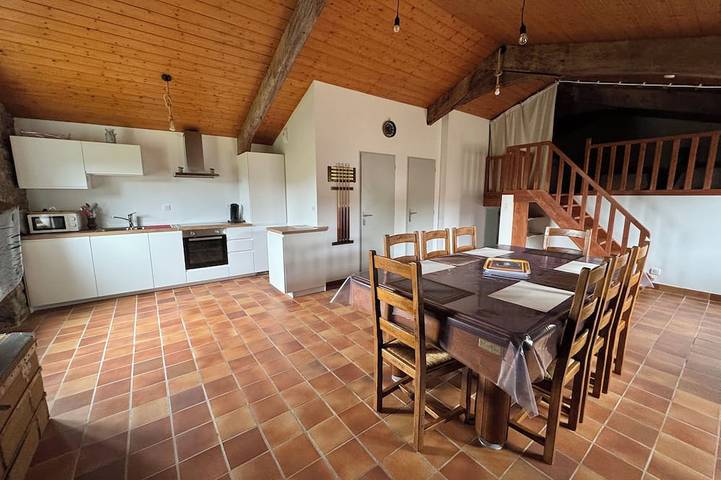 Gîte pour 8 personnes, avec jardin à Nozières - 2