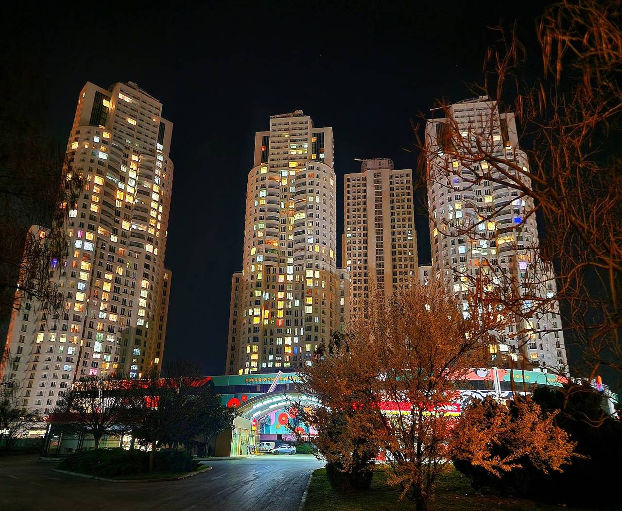 Ganze Wohnung, Eigentumswohnung im 19. Stock in Cevahir mit Pool und Fitness in Skopje, Nordmazedonien