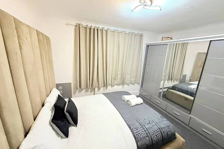 7 Guests 3-Br free parking-near Manchester Airport in Stockport, Grand Manchester