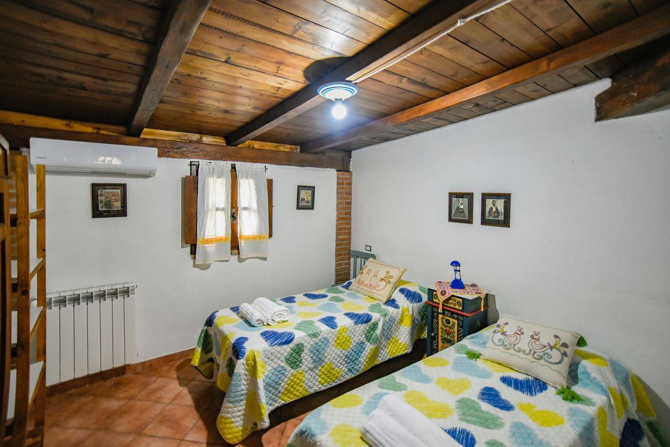 Villa Cusidore avec A/C et vue sur la montagne in Oliena, Barbagia