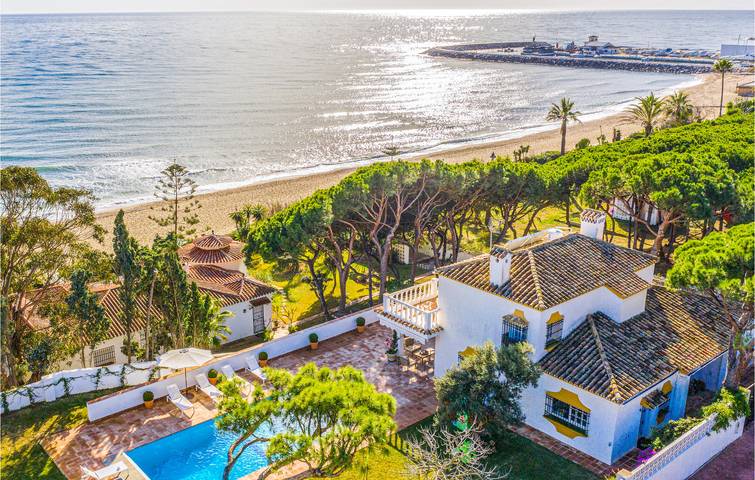 Ferienhaus für 10 Personen, mit Terrasse und Garten sowie Pool und Ausblick in Marbella