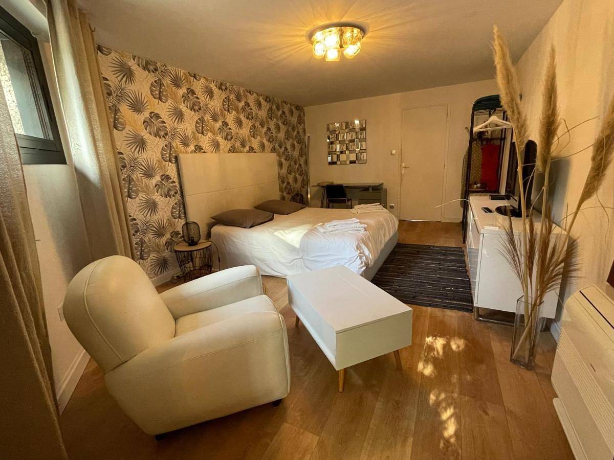 Double Room with Private Bathroom in Montrabé, Toulouse et ses environs