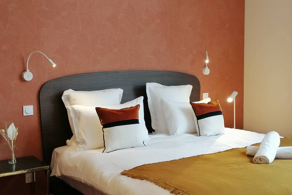 Large Magna room with private terrace in Bordeaux, Bordeaux region