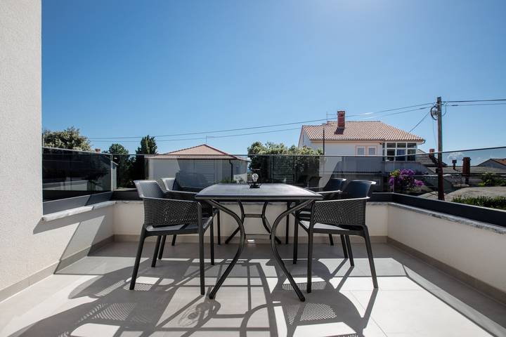 Ferienwohnung für 6 Personen, mit Balkon/Terrasse auf Rab