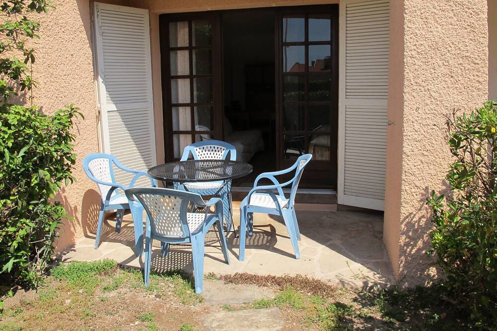 Ganze Wohnung, Studio en rez de jardin a 2 pas de la mer in Agay, Saint-Raphaël