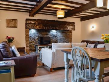 Log Cabin for 8 People in Gloucestershire, Photo 1