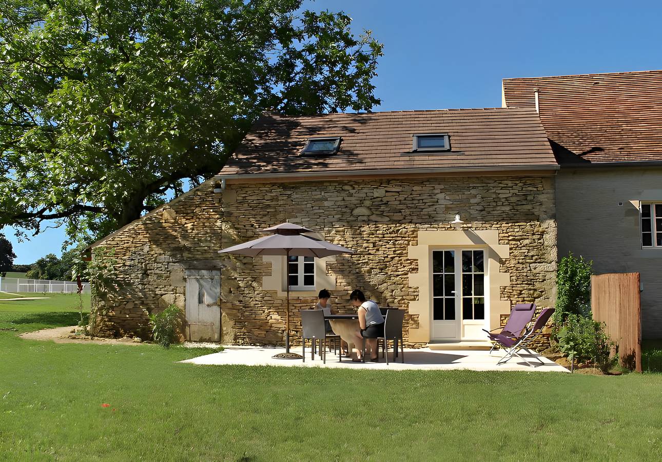Maison de vacances avec piscine partagée, Wi-Fi et climatisation in Saint-Geniès, Périgord Noir