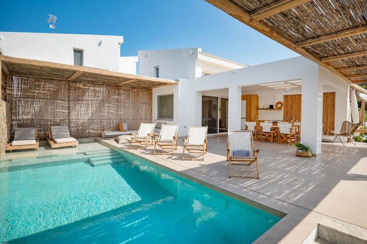 Ferienhaus für 7 Personen, mit Balkon und Whirlpool sowie Terrasse und Garten in Chalkidiki