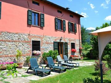 Gîte pour 12 personnes, avec jardin à Castiglione di Garfagnana