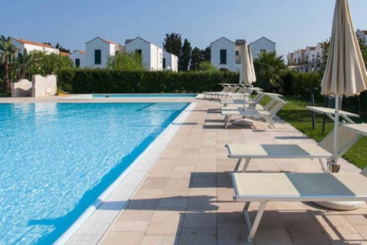 Appartamento per 4 persone, con piscina, adatto a famiglie con bambini a Frassanito