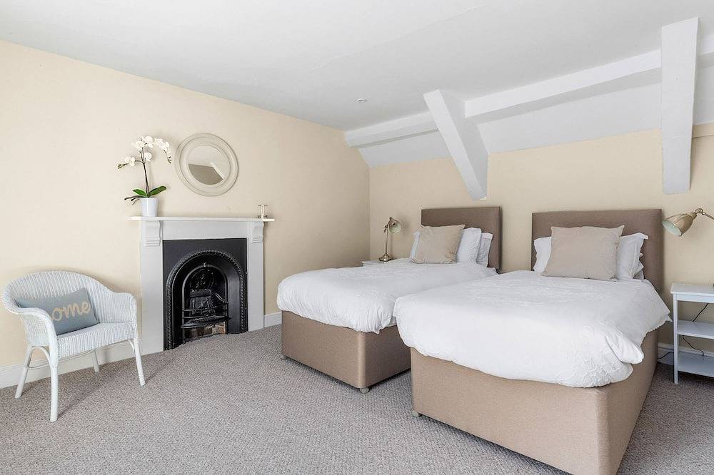 The Rock House, pet friendly, character holiday cottage in Fishguard in Fishguard, Pembrokeshire