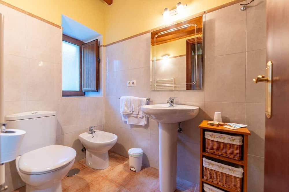 Posada La Canal · Habitación privada posada rural in Santillana del Mar, Cantabrian Coast