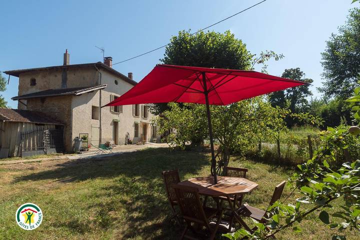 Gîte pour 2 personnes, avec jardin à Saint-Siméon-de-Bressieux