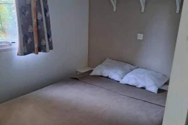 ZEcamping 3 étoiles pataugeoire mobil-home TV BBQ 40m2 6 pers in Saint-Céré, Lot