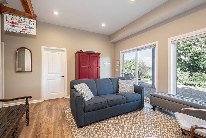 Vacation rental for 14 people, with terrace and hot tub in McHenry