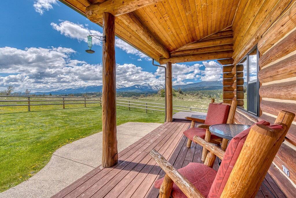 Authentische malerische Blockhütte auf 2400 privaten Morgen w / Stellar Views & Hot Tub in Ravalli County