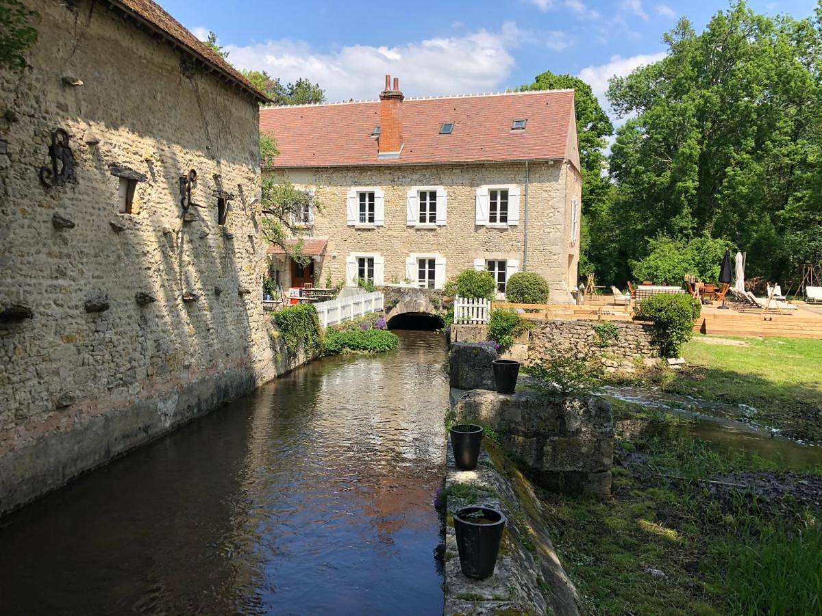 Eight-Bedroom House in Aulnay-la-Rivière, Région de Pithiviers