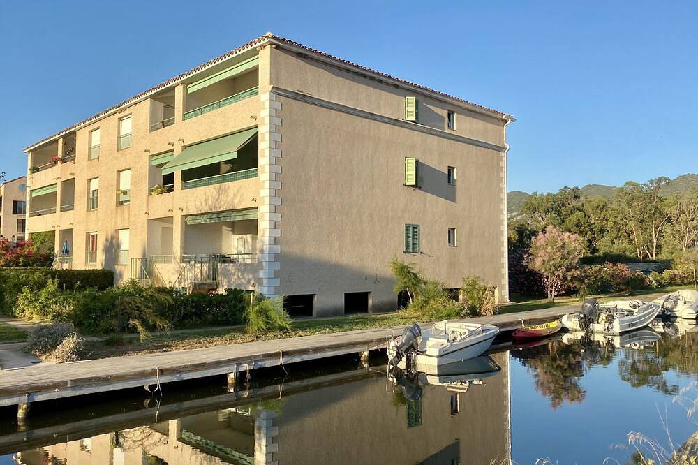 Appartement entier, Appartement avec Terrasse, Jardin et Parking in Saint-Florent, Région de Calvi