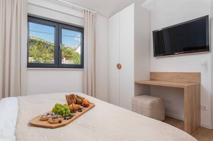 Villa Nacle with heated Pool near Omiš in Naklice, Split-Dalmatien