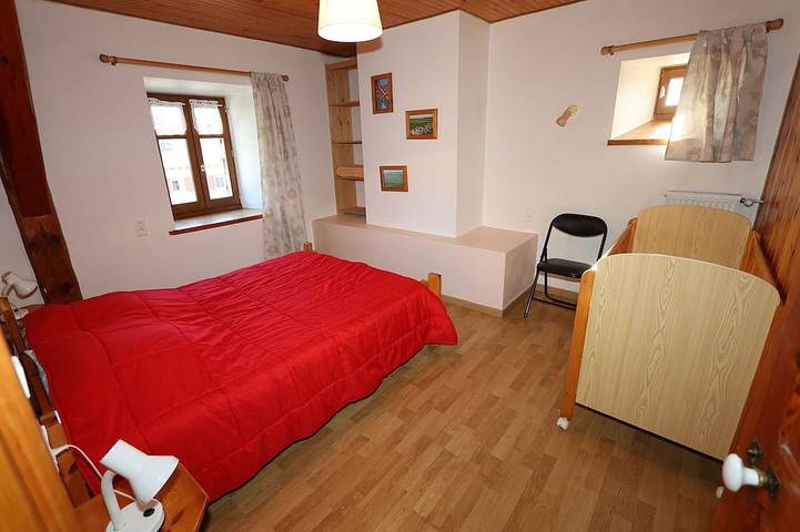 Location de vacances pour 7 personnes, avec piscine ainsi que jardin et terrasse, animaux acceptés à Le Malzieu-Forain - 4