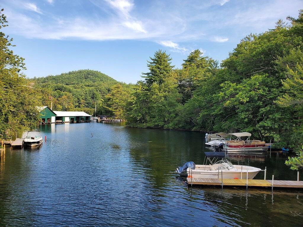 In-town Couples Getaway with Dockslipl in Holderness, Squam Lake