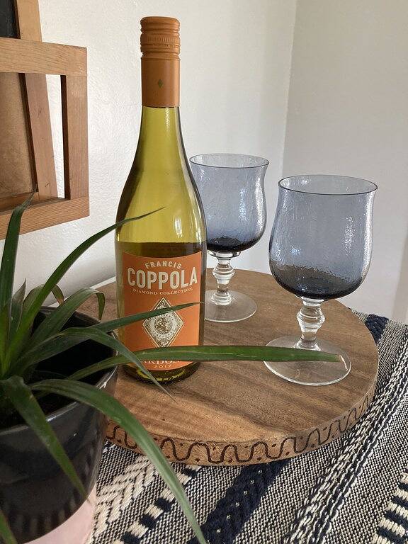 Ganze Wohnung, 2 Bedroom Flat With Short Walk to Downtown in Cloverdale, California North Coast