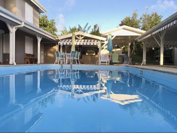Gîte pour 2 personnes, avec balcon et piscine dans Fort-de-France