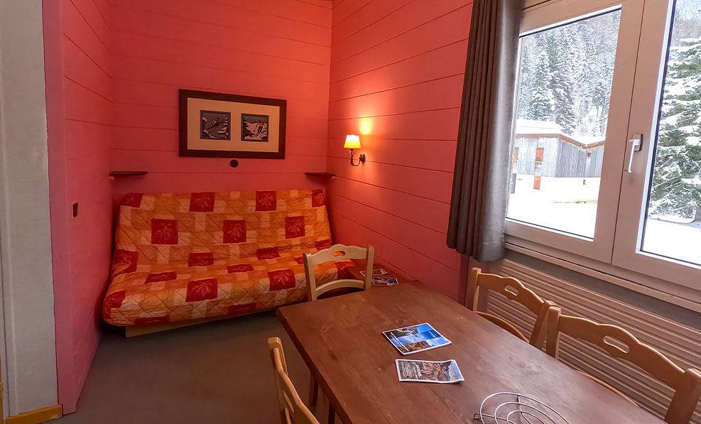 Appartement entier, Appartement de vacances pour 8 personnes avec piscine in Lélex, Parc naturel régional du Haut-Jura