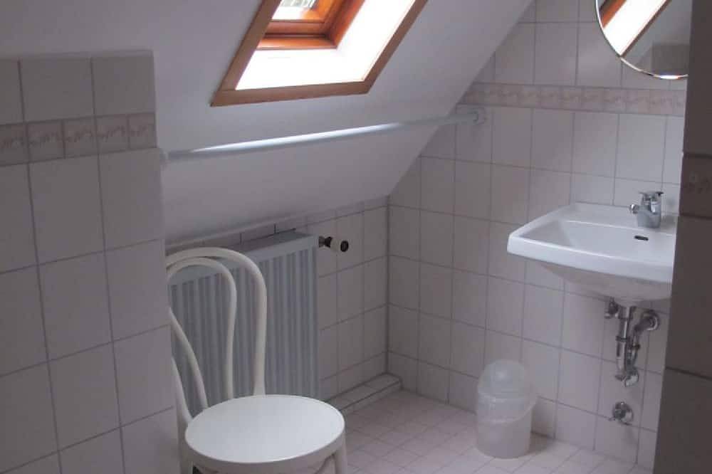 Ganze Wohnung, Lovingly furnished attic vacation apartment in Vosges house (up to 4 people maximum) in Hohrod, Regionaler Naturpark Belchen der Vogesen