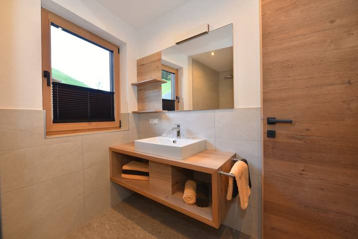 Entire apartment, Holiday Apartment 'Ausserharmerhof Bergdiamant' with Mountain View, Shared Garden and Wi-Fi in Villgratener Berge, Gsies