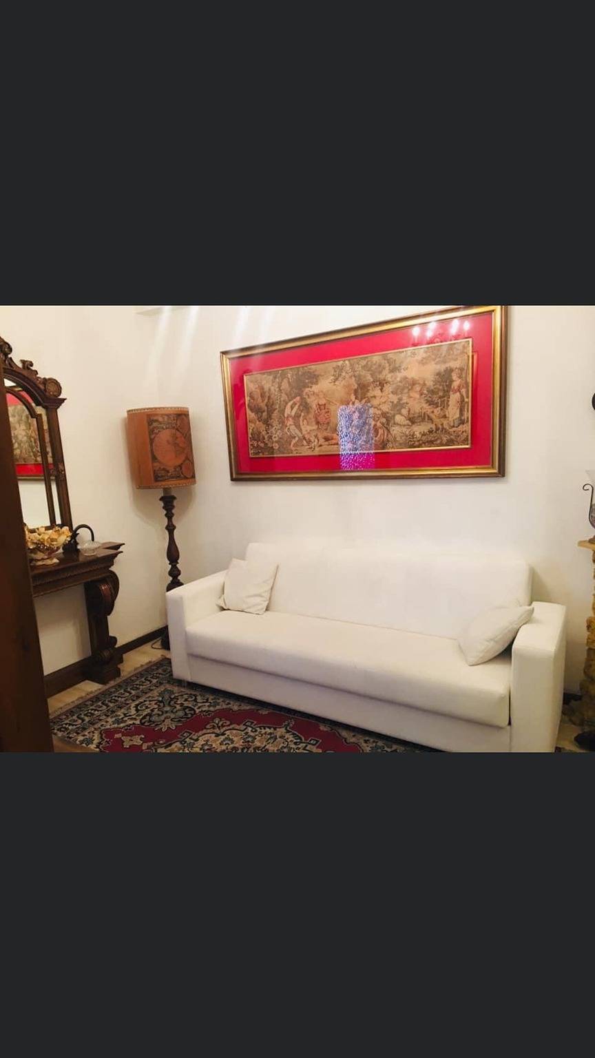 Ganze Wohnung, Ferienwohnung 'Casa Vacanze Piazza Europa' mit Balkon, Wlan und Klimaanlage in Milazzo, Messina Provinz