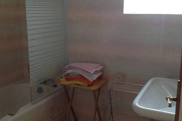 Gîte pour 6 personnes, avec jardin et terrasse à Saint-Martin-sous-Vigouroux - 4