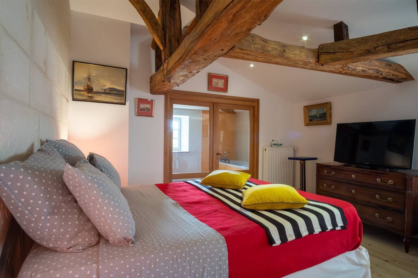 Chambres d'hôtes dans château 14° siècle - Rose André in Champdolent, Région de Saint-Jean-d'Angély