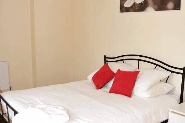 Location de vacances pour 18 personnes, avec jardin ainsi que jacuzzi et sauna à Saint-Saud-Lacoussière - 4