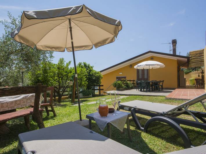 Ferienhaus für 4 Personen, mit Terrasse und Garten in Massarosa
