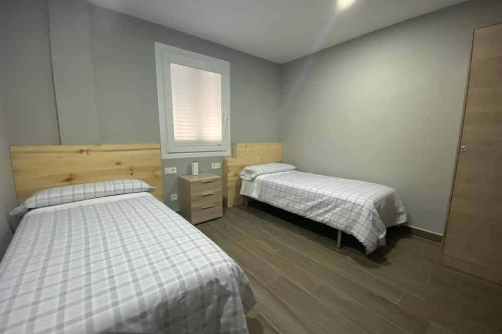 Entire apartment, Casa Orensanz en Hecho in Hecho, Valle de Hecho
