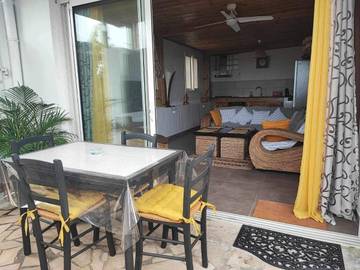Cottage pour 7 personnes, avec piscine et vue ainsi que jardin et bassin pour enfant, adapté aux familles à Petite-Île