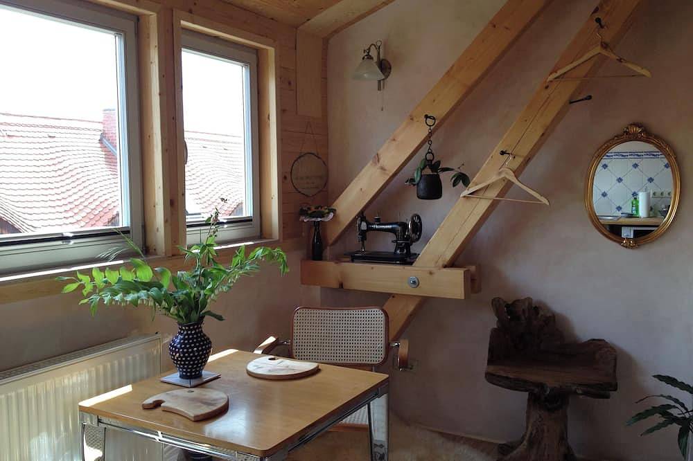 Ganze Wohnung, Hochwertige Ferienwohnung am historischen Dorfanger zwischen Elbe und Weinbergen in Radebeul, Meißen Region