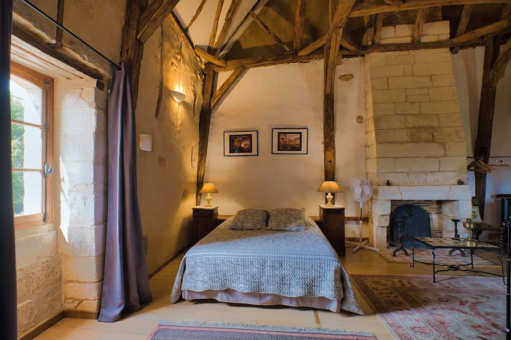 Gîte Grottes du Périgord, 12 km from Sarlat, 3 bedrooms, 2 bathrooms in Cénac-et-Saint-Julien, Périgord Noir