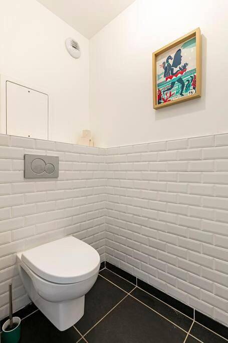 Appartement entier, Grand appartement , Paris la Défense Arena, 50 mètres de la gare, 15 min Champs elysées in Nanterre, Hauts-de-Seine