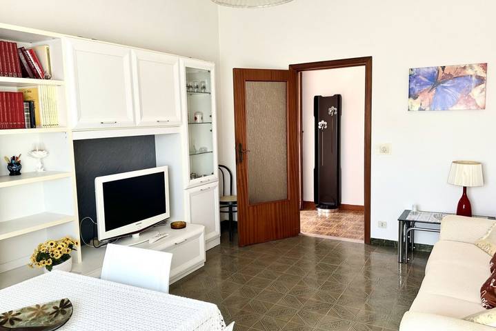 Entire apartment, Se081 - Marotta, three-room apartment 100 meters from the sea in Marotta, Mondolfo Region