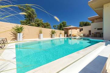 Gîte pour 2 personnes, avec vue et jardin ainsi que bassin pour enfant et piscine, animaux acceptés à Arbatax