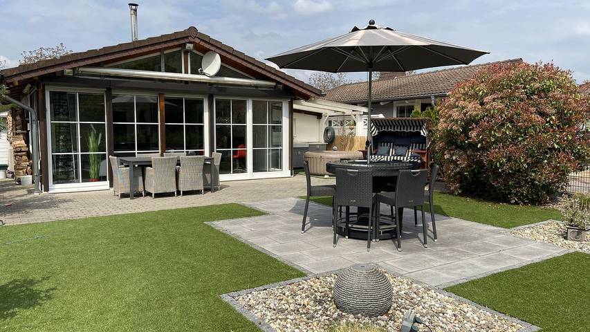 Ferienhaus für 3 Personen, mit Terrasse und Whirlpool sowie Garten in Koblenz