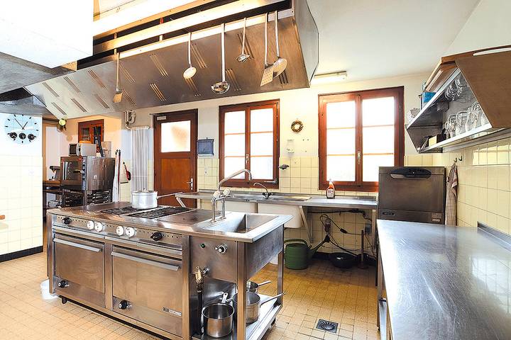 Location de vacances pour 55 personnes, avec terrasse ainsi que sauna et vue à Champéry - 4