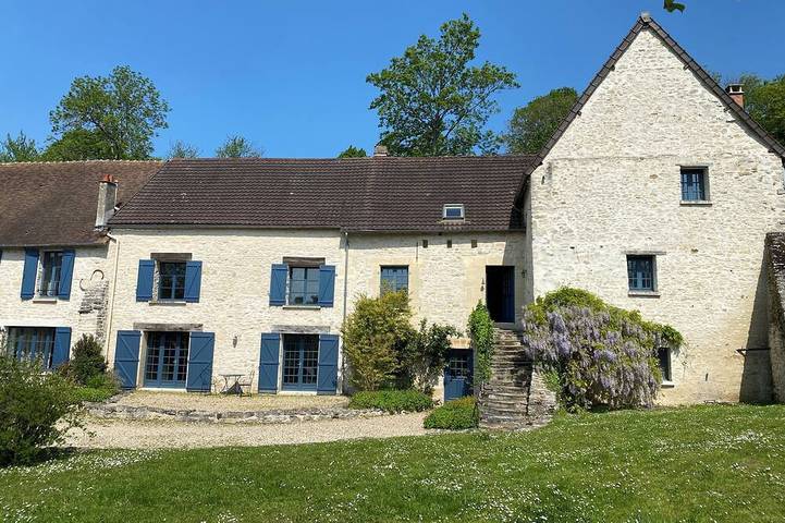 Gîte pour 15 personnes, avec jardin, animaux acceptés dans Parnes