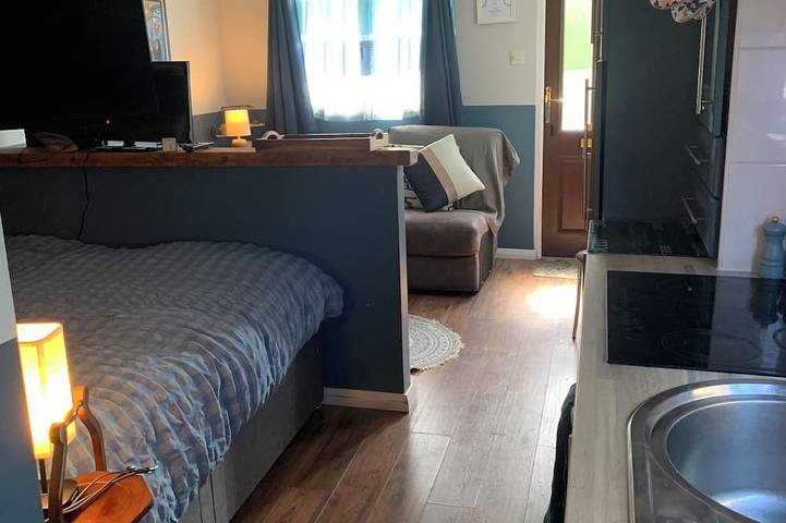 Belfast City downtown  private cabin parking/pets steps to tours in Belfast, Grafschaft Antrim