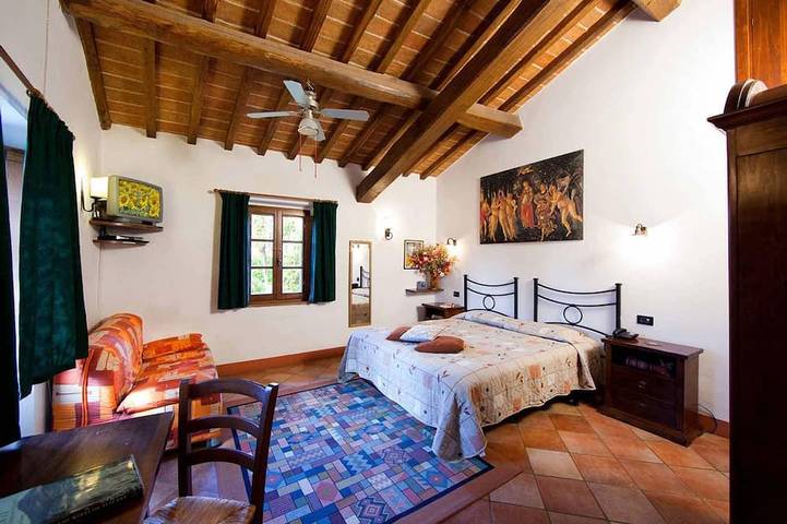 Appartement entier, Bel appartement 1 chambre dans l'ancienne tour - avec piscine et WIFI in Scanizza, Tuoro sul Trasimeno