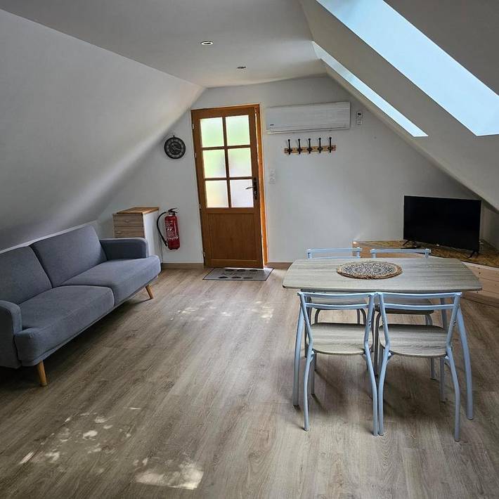 Appartement de vacances pour 3 personnes, avec balcon et piscine, animaux acceptés