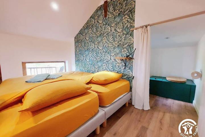 Évasion Nature à Deux : Cabane Confortable avec Terrasse Privée et Activités Partagées in Montenay, Mayenne