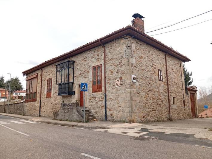 Casa de vacaciones para 10 personas, con vistas además de jardín y piscina en Las Merindades - 4
